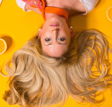 Why You Should be Using Your Boyfriend’s T-shirt to Dry Your Hair