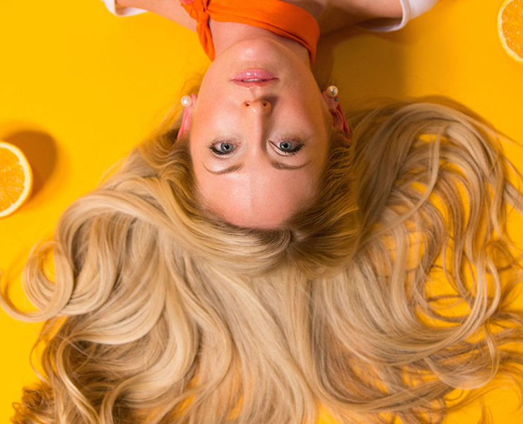 Why You Should be Using Your Boyfriend’s T-shirt to Dry Your Hair