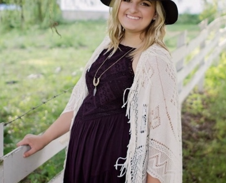 Poshmark: My #1 Side-Hustle as a College Student