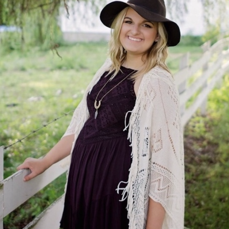 Poshmark: My #1 Side-Hustle as a College Student