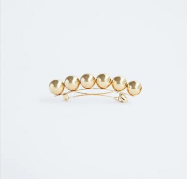 10 Gold Jewelry Pieces That Match Every Outfit 10 Gold Jewelry Pieces That Match Every Outfit