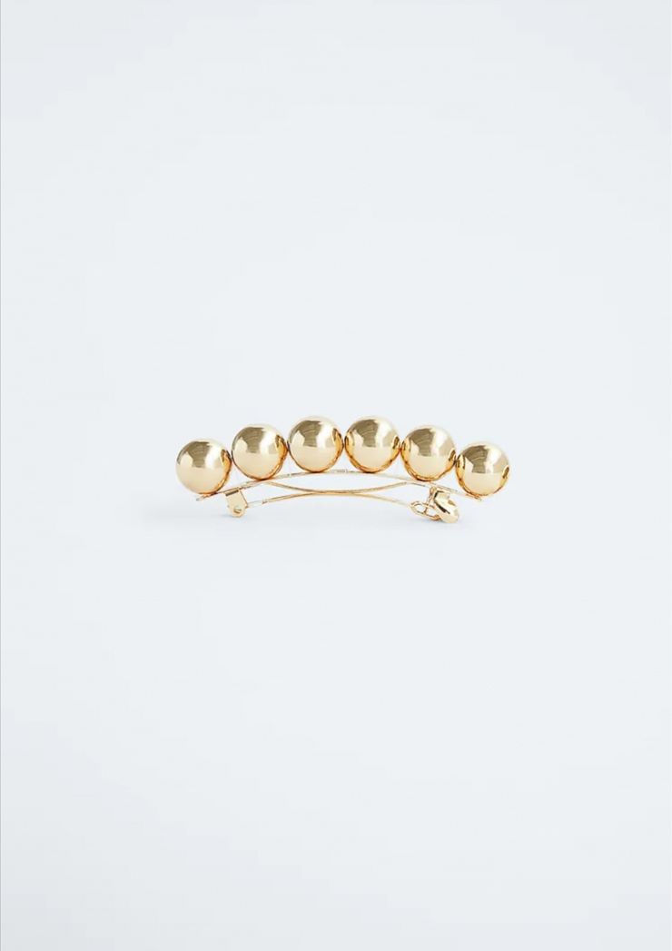 10 Gold Jewelry Pieces That Match Every Outfit 10 Gold Jewelry Pieces That Match Every Outfit