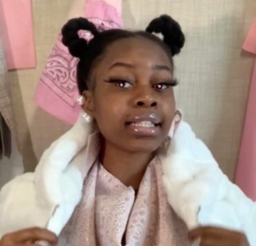 Hair Tutorial: Curvy Hair Bun! Hair Tutorial: Curvy Hair Bun!