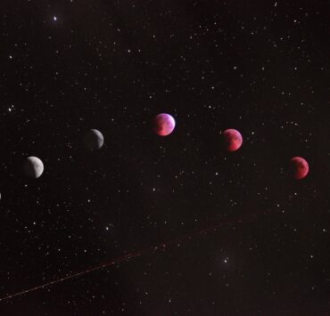 Bewitching Your Wardrobe: Dress According To Your Moon Sign This Full Moon