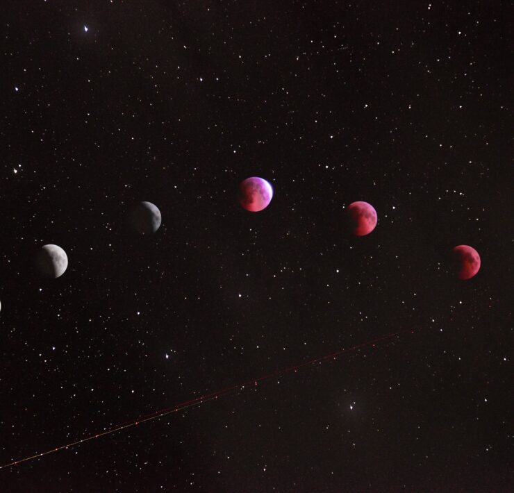 Bewitching Your Wardrobe: Dress According To Your Moon Sign This Full Moon