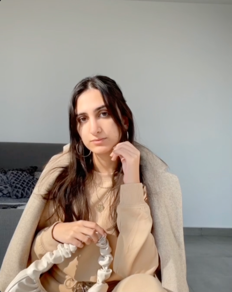 4 Ways to Wear a Beige Coat