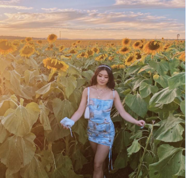 People Wanted To Orbit Her And Leave The Sun People Wanted To Orbit Her And Leave The Sun