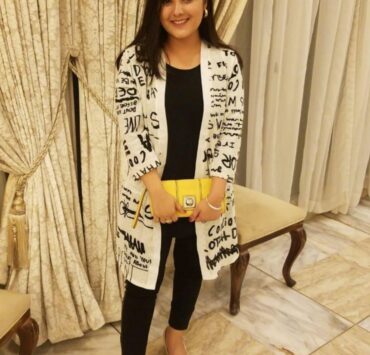 Chic Black and White Look