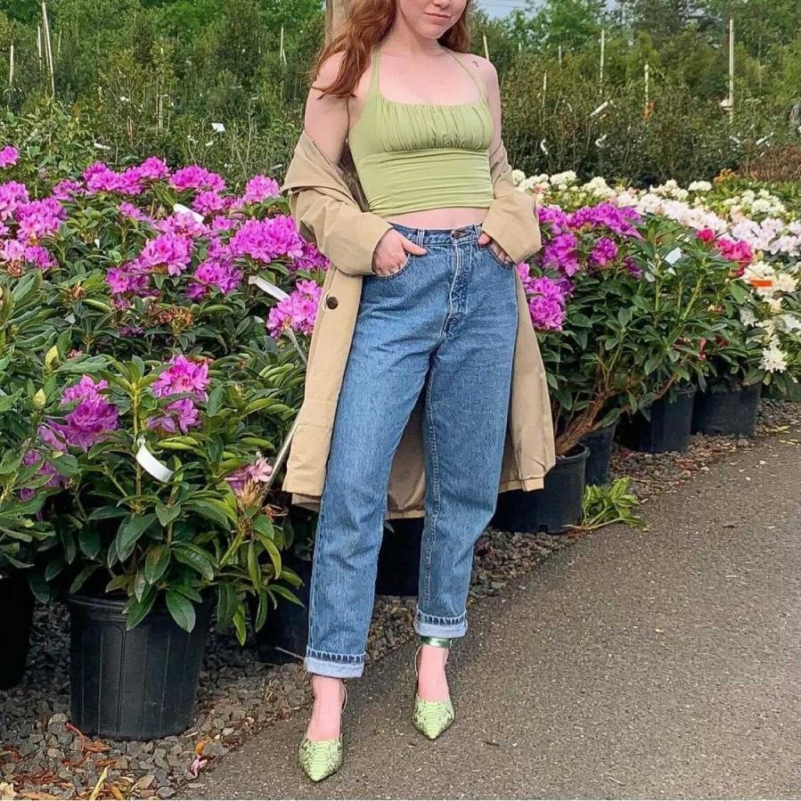 Between the Flowers Between the Flowers