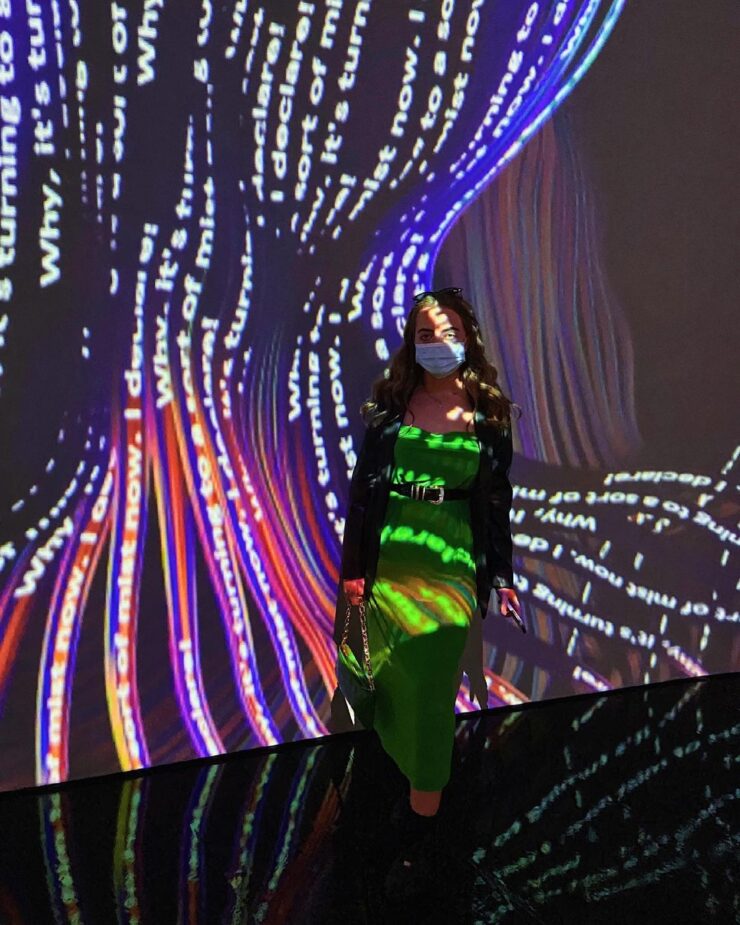 Look By A Day In Wonderland