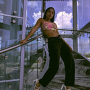 Stairs at me! I’m using a super-”Top” Outfit!