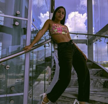 Stairs at me! I’m using a super-”Top” Outfit! Stairs at me! I’m using a super-”Top” Outfit!