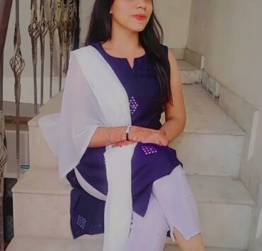 Nancy’s Chic Blue and White Look