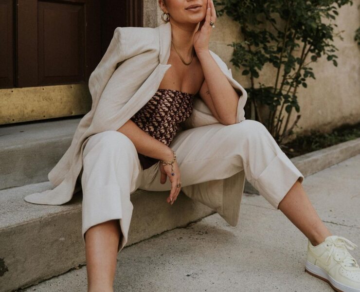 A Way To Wear a Scarf As Top