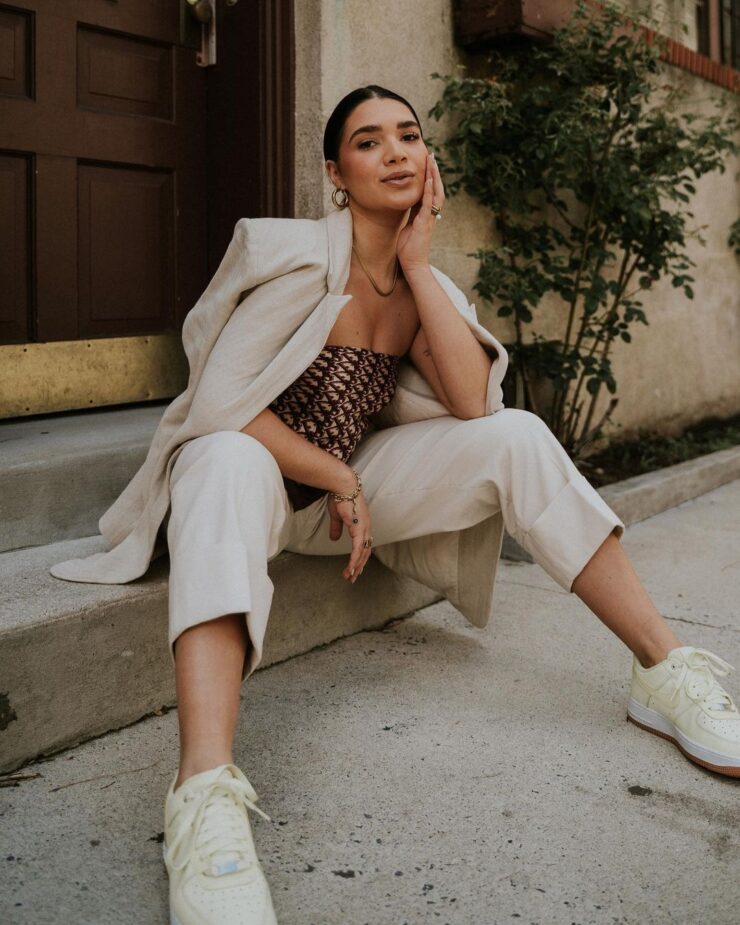 A Way To Wear a Scarf As Top