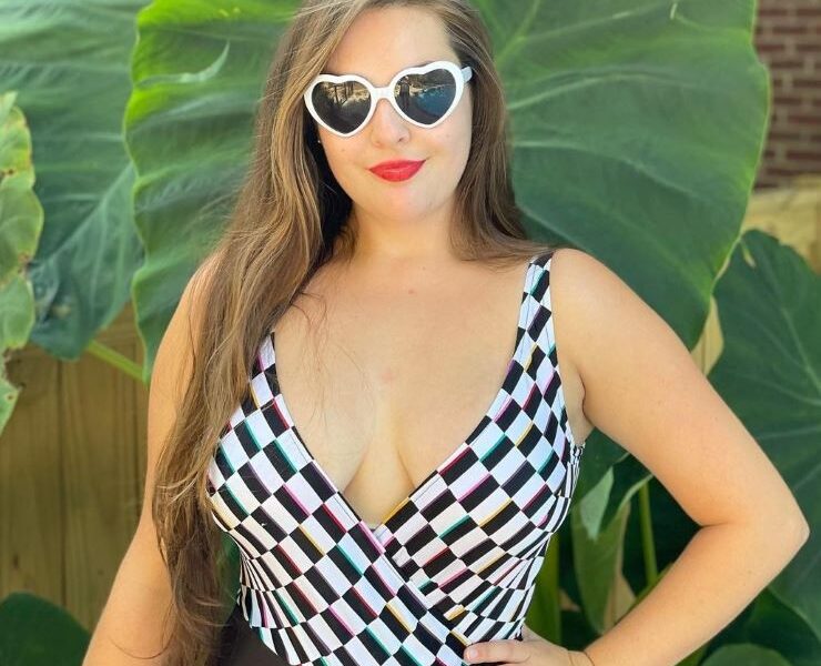 A Monochromatic Summer Look