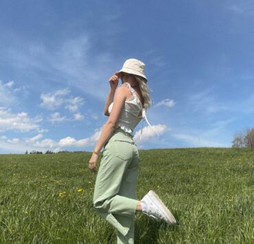 Enjoying on the Grass Enjoying on the Grass