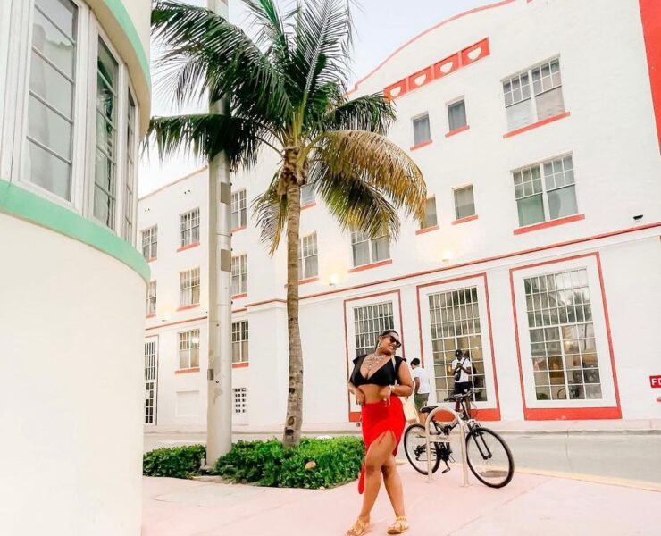 When in Miami… How I Match My Outfit With My Photo Background