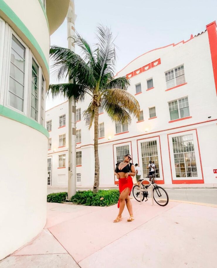 When in Miami… How I Match My Outfit With My Photo Background