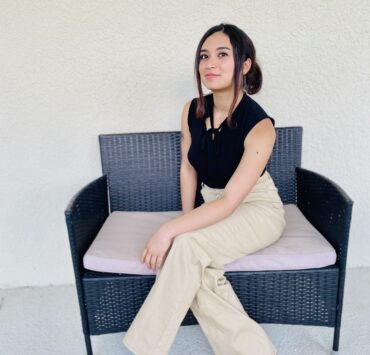 How to Dress Stylish and Professionally as a College Student