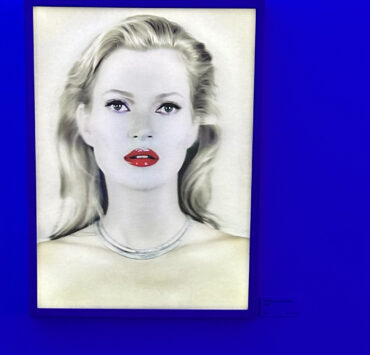 From Queen Elizabeth II to Kate Moss, These Holographic Portraits Are Everywhere – Including Your Wallet