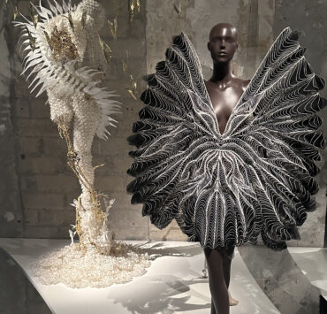 Haute Couture Created Under a Microscope – That’s Iris van Herpen Haute Couture Created Under a Microscope – That’s Iris van Herpen